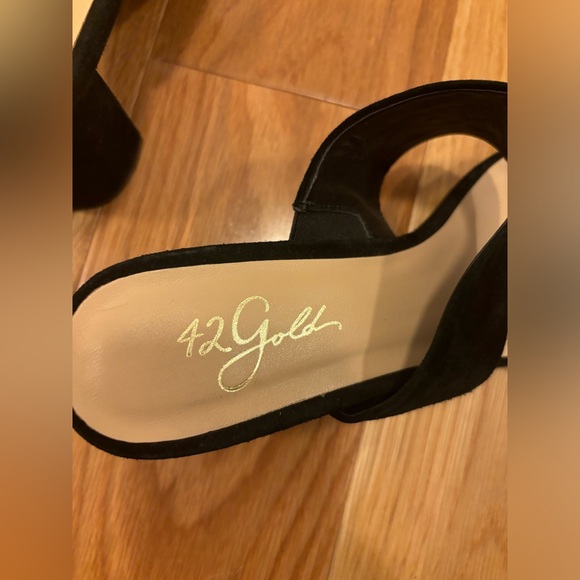 Nordstrom 42 Gold Black Suede Strap Block Heels Size 8 in great condition - Picture 8 of 8